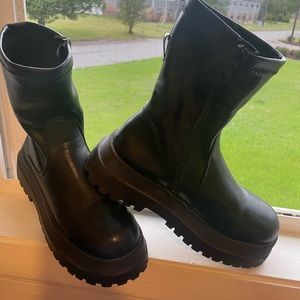 Cute Womens Combat Boot! SIZE 9.5